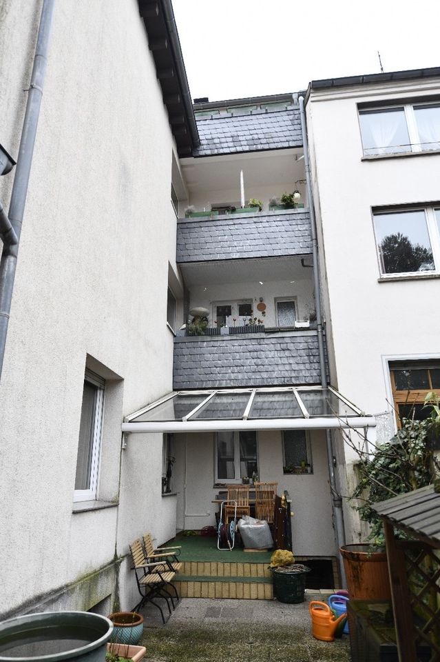 Topgelegenheit im Königreich Duissern 
Vier-Familienhaus mit freiwerdender 90 m² EG-Wohnung