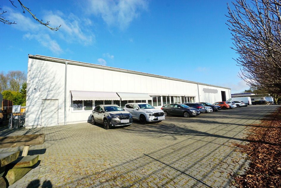 Geldern: Gewerbehalle mit EFH